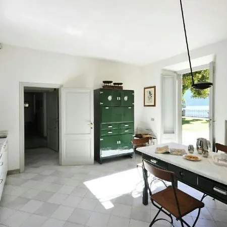 Villa Sleeps 9 *