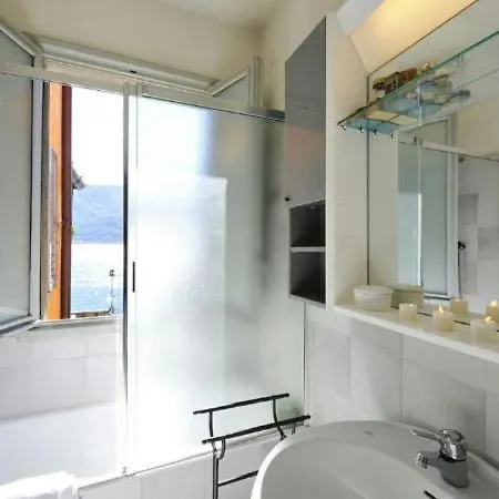 Sleeps 9 Villa *