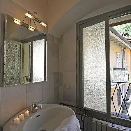 Sleeps 9 Sala Comacina