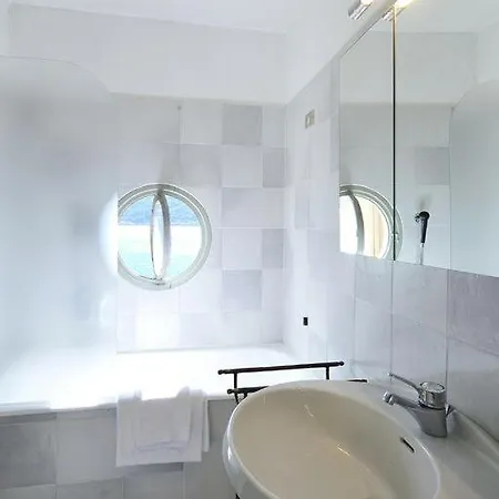 Sleeps 9 Sala Comacina