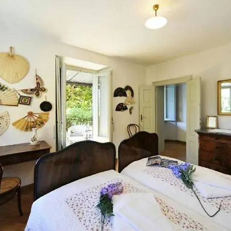 Sleeps 9 Sala Comacina