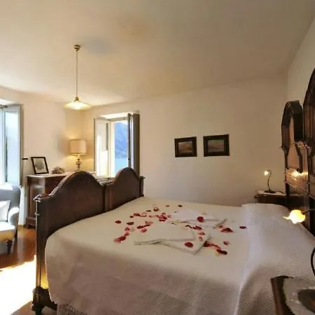 Villa Sleeps 9 *