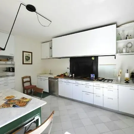 Sleeps 9 Villa *